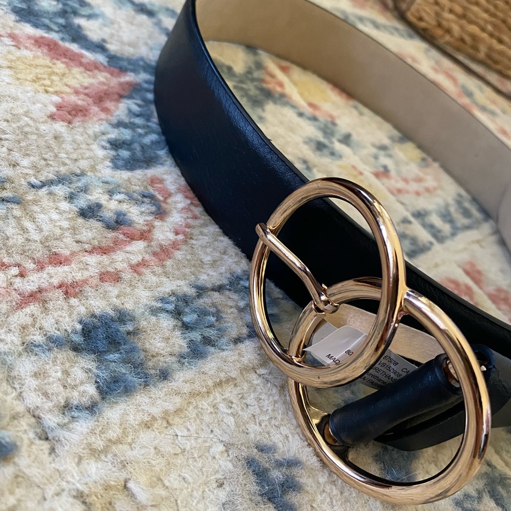 Sleek Black and Gold Belt with Double Ring Buckle